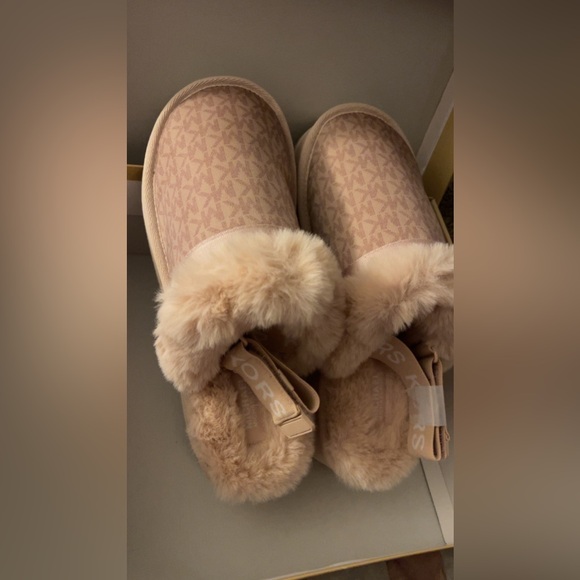 Michael Kors - 🩷 - Platform sandals w/ fur 💗💗💗 ((slides)) // Size 10 - Picture 5 of 10